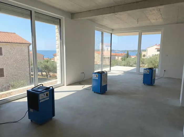 Zaostala vlaga u novogradnji pogubna za postavljanje parketa